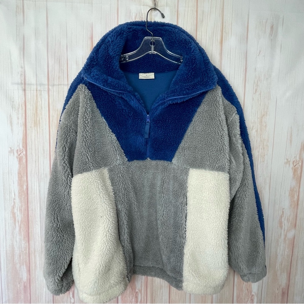 Easy Standard Cozy Blue Gray and White Colorblock Fleece Pullover (1x)